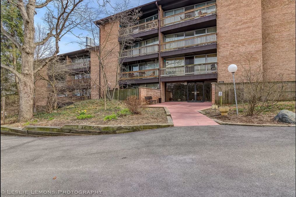 5700 Hillcrest Ln in Lisle, IL - Building Photo