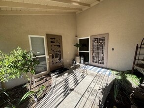209 El Rio Dr in Bakersfield, CA - Foto de edificio - Building Photo