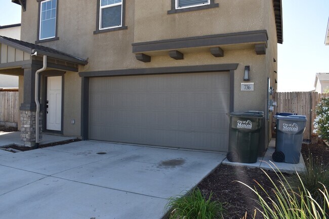 736 Athena Dr in Merced, CA - Building Photo - Building Photo