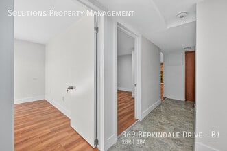 369 Berkindale Dr in Hamilton, ON - Building Photo - Building Photo
