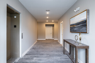 Brentwood Park Apartments in Somerset, NJ - Building Photo - Interior Photo