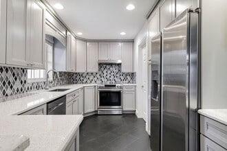 276 SW 7th Ave in Boca Raton, FL - Foto de edificio - Building Photo