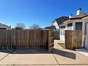 833 Picadilly Dr in Pflugerville, TX - Building Photo - Building Photo