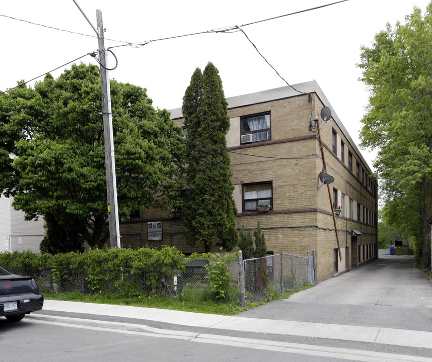 13-15 Birchlea Ave in Toronto, ON - Building Photo