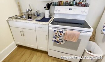 881 Huntington Ave, Unit 9 in Boston, MA - Building Photo