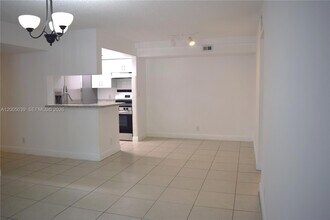 5628 Rock Island Rd in Tamarac, FL - Building Photo - Building Photo