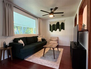 505 E 4th St in Georgetown, TX - Building Photo - Building Photo