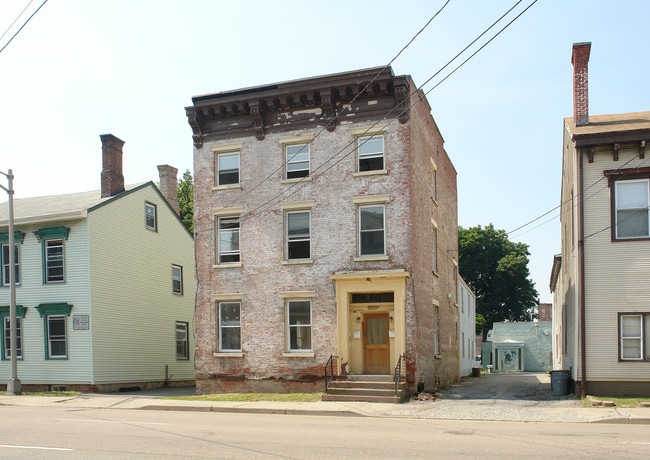 304 Mill St in Poughkeepsie, NY - Building Photo - Building Photo