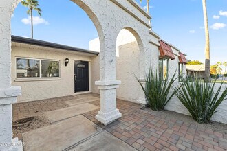 5245 E Acoma Dr in Scottsdale, AZ - Building Photo - Building Photo