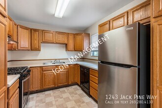 1243 Jack Pine Way in Kalamazoo, MI - Building Photo - Building Photo