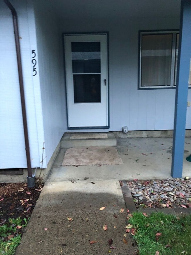 property at 595 NW Oak Ave