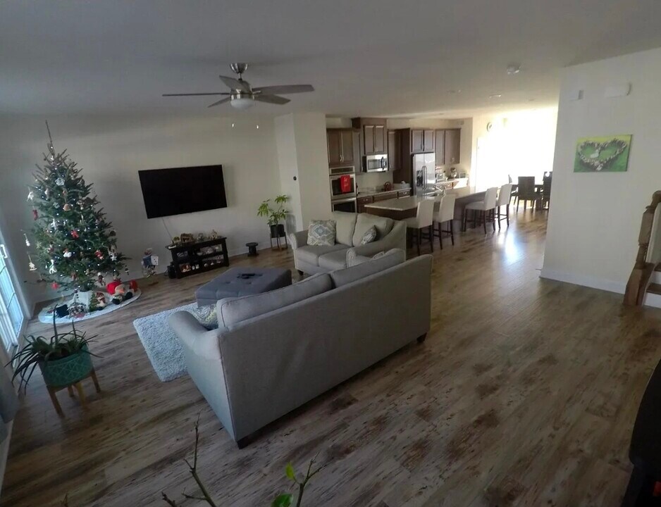 8828 Englewood Farms Dr in Manassas, VA - Foto de edificio