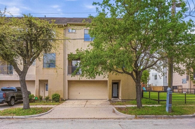 property at 2816 Rusk St