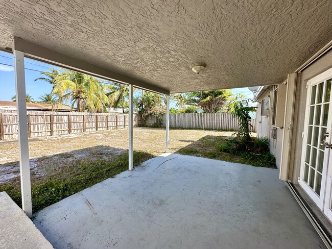 1420 SW 1st Ave in Deerfield Beach, FL - Building Photo - Building Photo