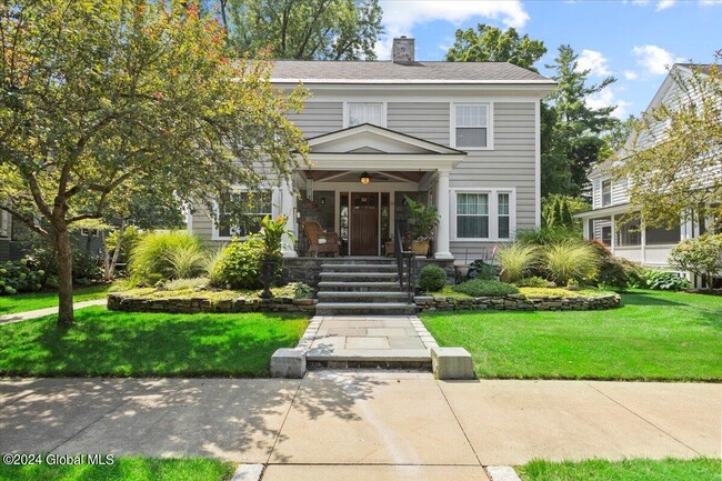 property at 32 5th Ave