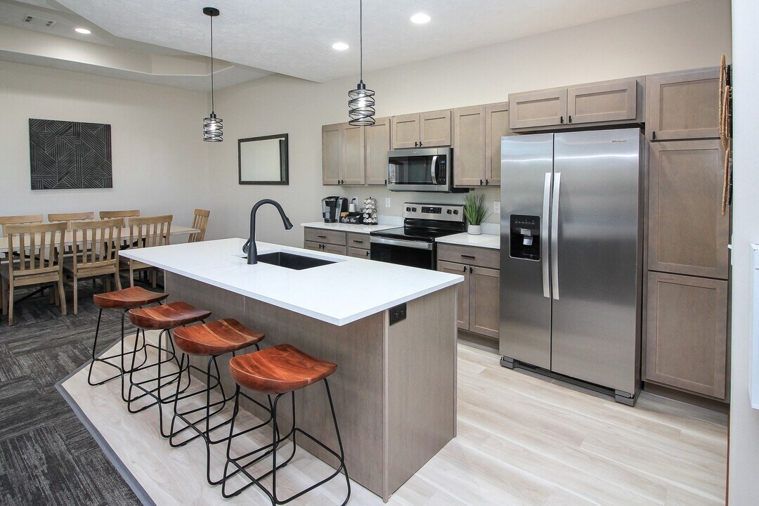 Prairie Towers - Lavish Living in Sioux Falls, SD - Building Photo