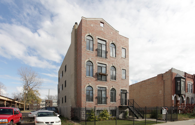 4011 S Indiana Ave in Chicago, IL - Building Photo - Building Photo