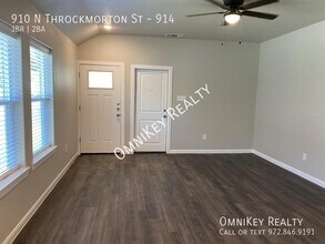 910-914 N Throckmorton St in Sherman, TX - Building Photo - Building Photo