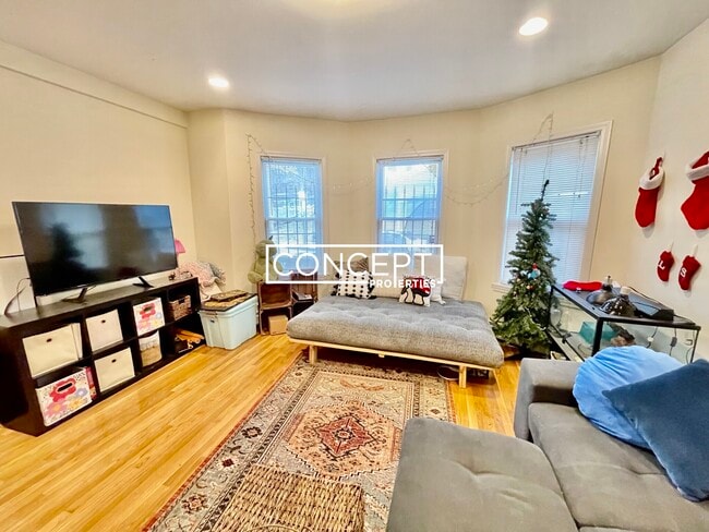 143 Hillside St, Unit 1 in Boston, MA - Building Photo - Building Photo