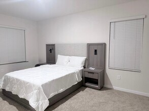 8417 Everly Preserve Dr in Lehigh Acres, FL - Foto de edificio - Building Photo