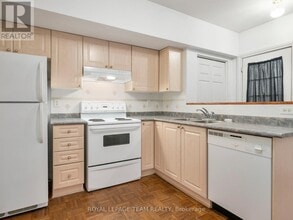 51 Castle Glen Crescent in Ottawa, ON - Building Photo - Building Photo