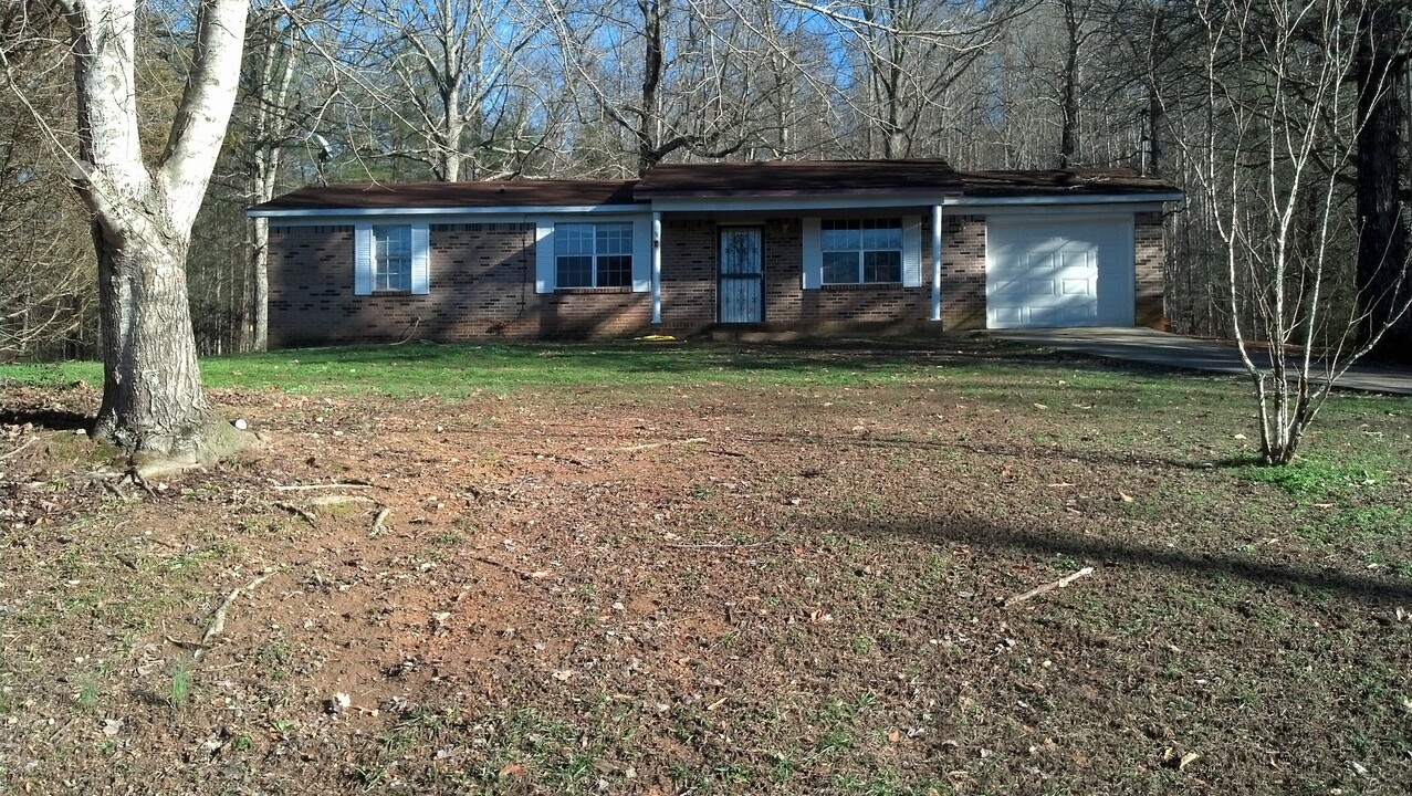 670 Sherry Rd in Jasper, TN - Building Photo