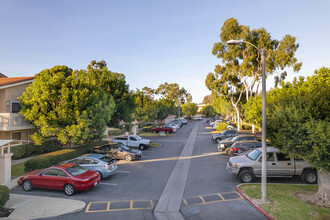 Pier Pointe Condos in Huntington Beach, CA - Building Photo - Building Photo