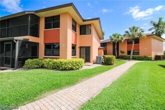 1510 Mainsail Dr in Naples, FL - Foto de edificio - Building Photo
