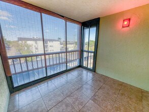 2121 Collier Ave in Ft. Myers, FL - Building Photo - Building Photo