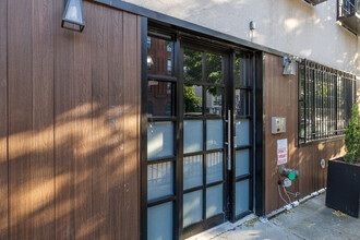 216 Pulaski St in Brooklyn, NY - Building Photo - Building Photo
