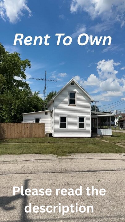 804 W 1st St in Albany, IN - Building Photo
