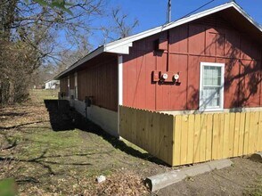 610 Harrison St in Commerce, TX - Building Photo - Building Photo