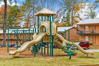 Shallowford Pines in Chamblee, GA - Foto de edificio - Building Photo