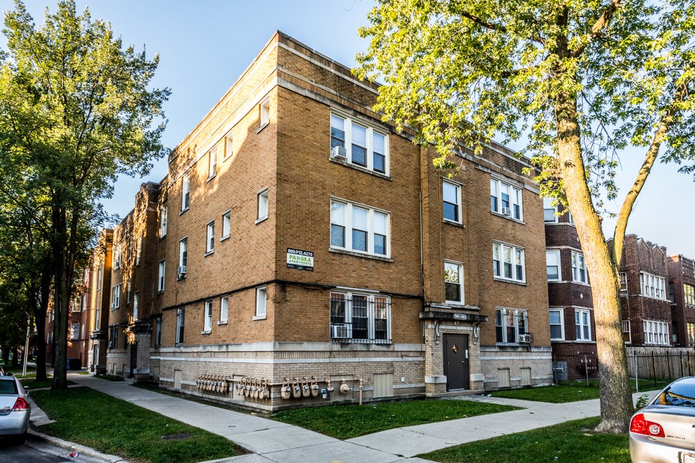 5001 W Adams St in Chicago, IL - Foto de edificio