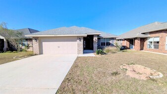 4417 Fiske St in Milton, FL - Building Photo