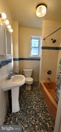 528 Benner St photo'