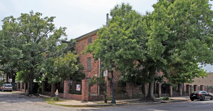 7500 Maple St in New Orleans, LA - Building Photo - Building Photo