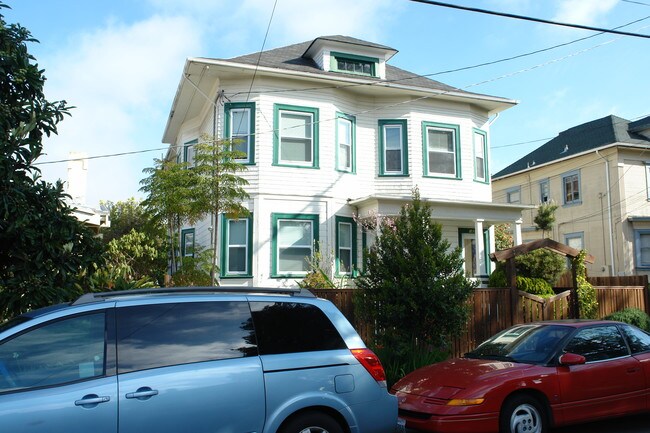 1819 Berkeley Way in Berkeley, CA - Foto de edificio - Building Photo