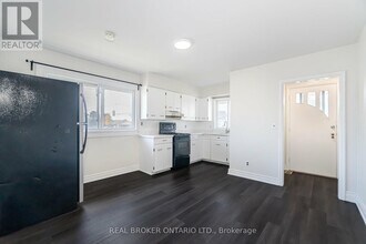 227 Stevenson Rd N in Oshawa, ON - Building Photo - Building Photo