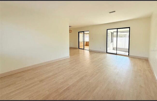 225 Cevera Dr in Dunedin, FL - Foto de edificio - Building Photo