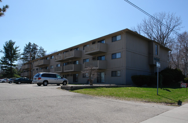 Parkside Apartments in East Lansing, MI - Building Photo - Building Photo