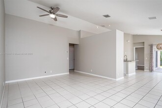 1524 Canary Island Dr in Weston, FL - Building Photo - Building Photo