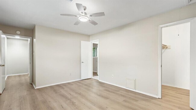 10810 Sugar Hill Dr in Houston, TX - Building Photo - Building Photo