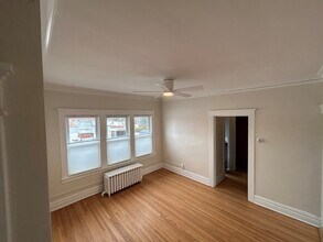 715 W Hillgrove Ave, Unit 2 Front in La Grange, IL - Building Photo - Building Photo