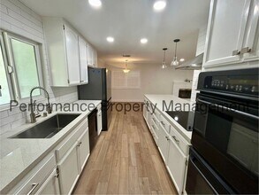 2705 Carlisle Ct in Bakersfield, CA - Building Photo - Building Photo