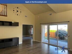 671 Silver Creek Dr in Central Point, OR - Building Photo - Building Photo