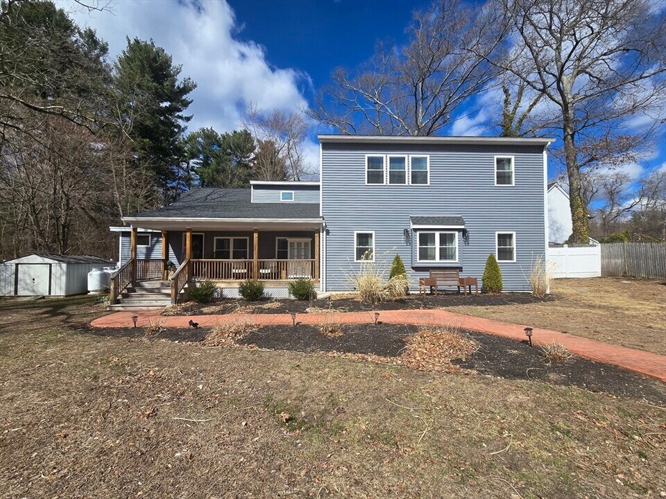 42 Salem St in Wilmington, MA - Building Photo