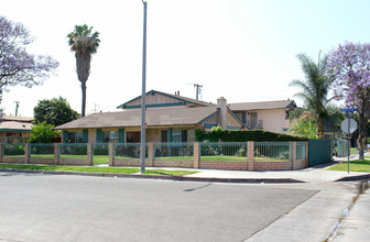 302 E Wakefield Ave in Anaheim, CA - Building Photo - Building Photo