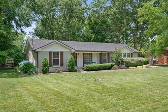 819 Chrisman Dr in Franklin, TN - Building Photo - Building Photo