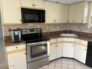 27C Benjamin Franklin Dr in Monroe Township, NJ - Building Photo - Building Photo